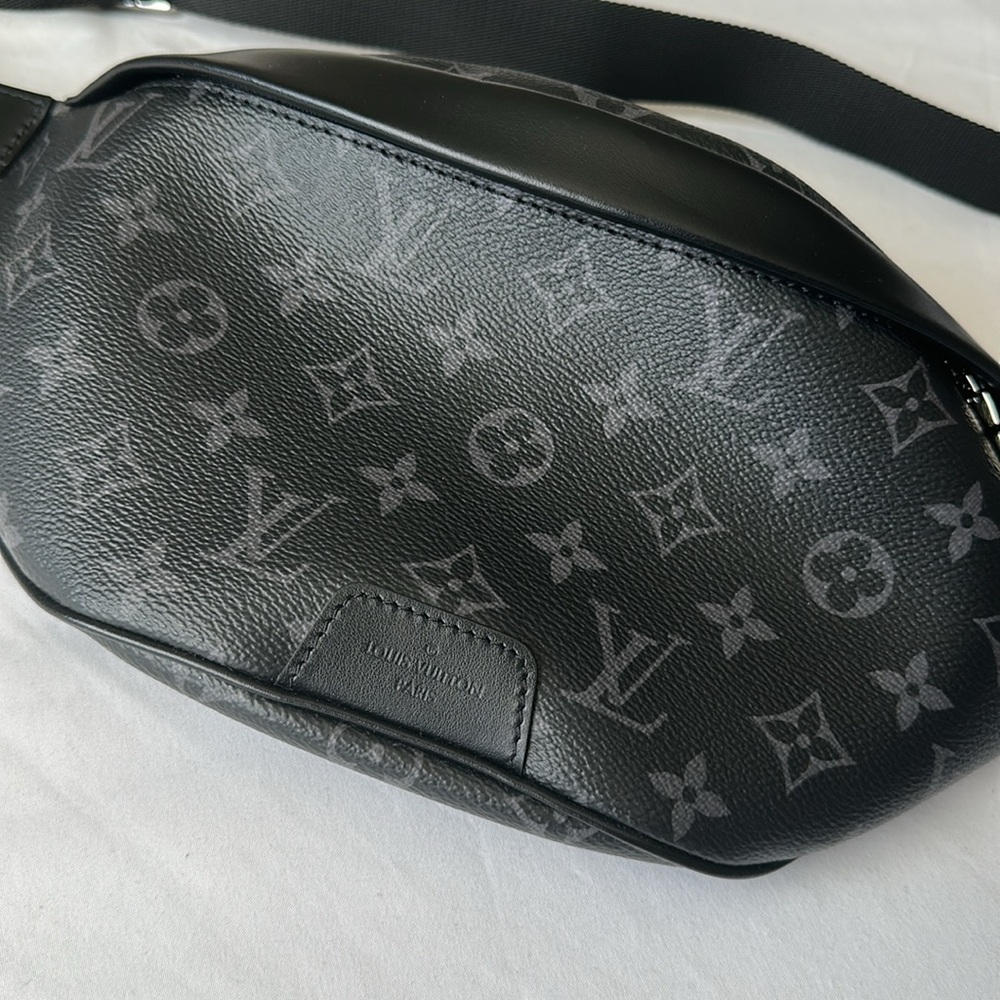 Louis Vuitton Discovery Bum Bag PM NEW With Dust Bag - Picture 2 of 15